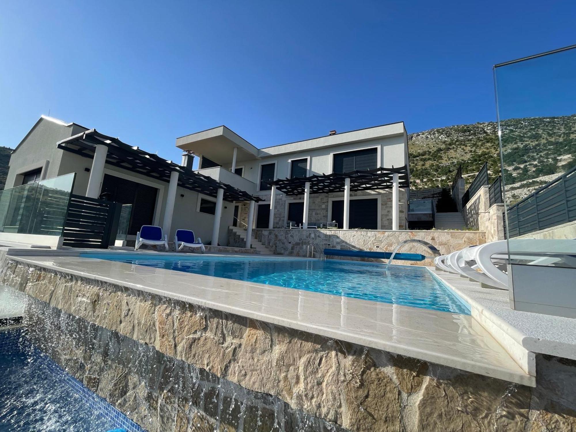 Bellavista Villa Ivanica Bagian luar foto